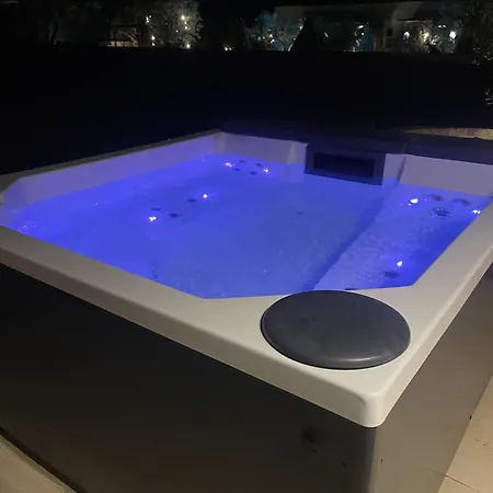 Elisabetta Con Idromassaggio E Area Piscina 别墅 加利波利