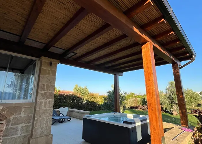 Elisabetta Con Idromassaggio E Area Piscina Villa